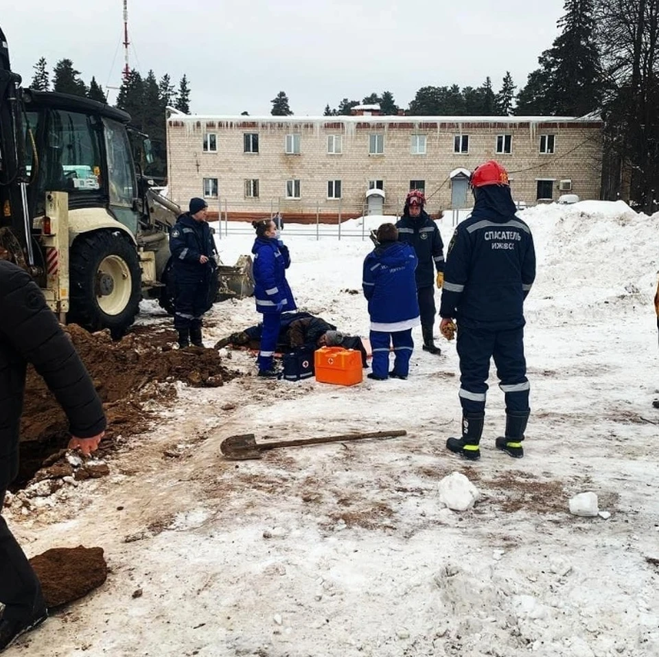 В парке Кирова в Ижевске обрушился грунт Фото: пресс-служба поисково-спасательной службы Ижевска