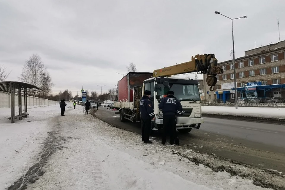 Сотрудники Госавтоинспекции провели освидетельствование водителя, он оказался трезв. Фото: УГИБДД по Свердловской области