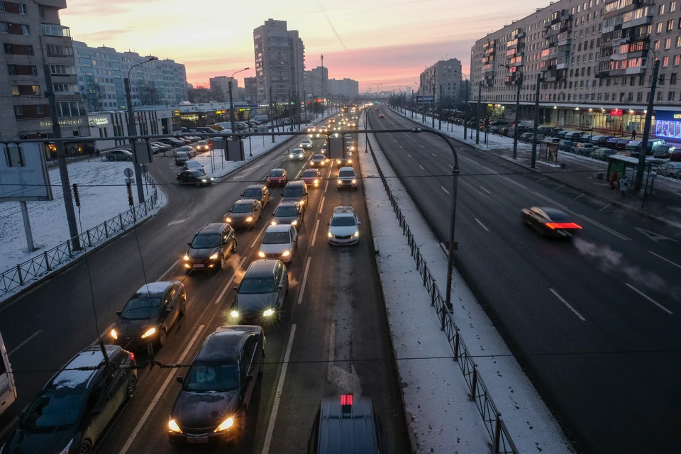 Утром 3 февраля Петербург встал в 7-балльные пробки