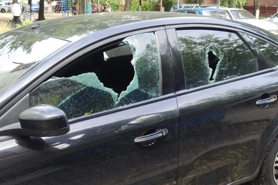 разбитая машина молотком