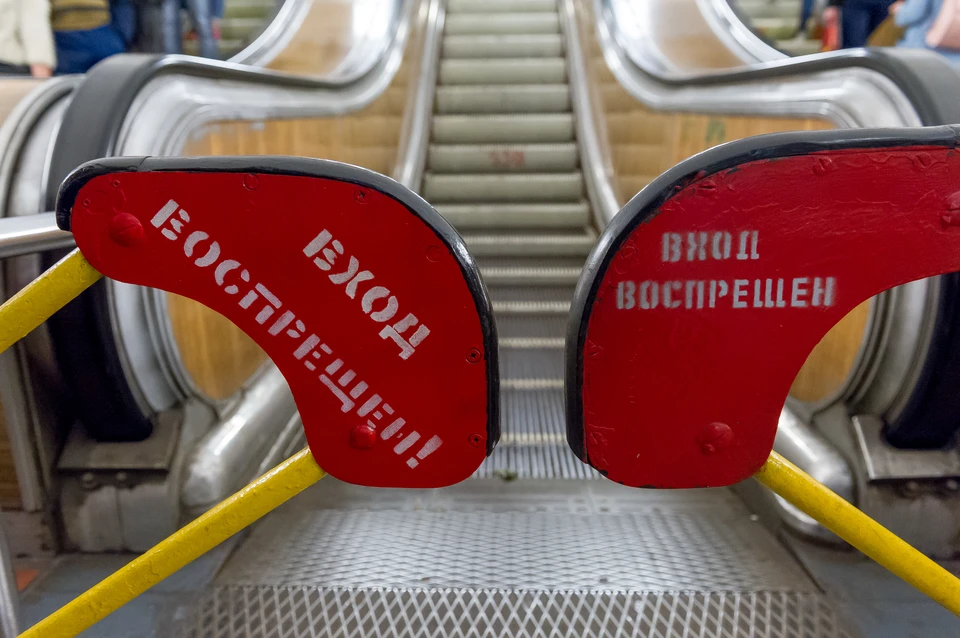 "Невский проспект" и "Гостиный двор" закрыты для пассажиров.