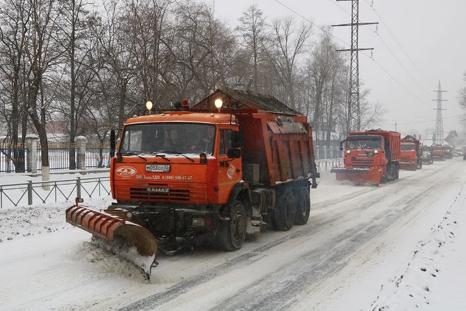 Сегодня днем, 9 февраля, на очистке города от снега задействовали 78 единиц техники. Фото: пресс-служба Брянской городской администрации.