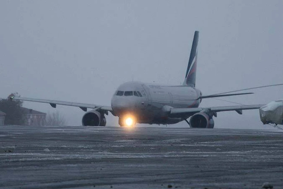Больного пассажира увезли в аэропорта в больницу Волгограда.