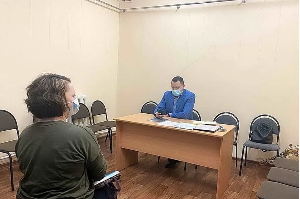 Депутат горсовета откликнулся на просьбу смолян о замене трубопровода. Фото: пресс-служба Смоленского горсовета.