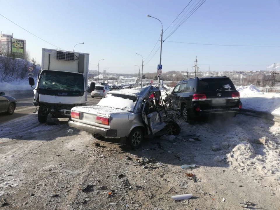 В результате аварии сильно пострадал автомобиль отечественного производства. Фото: пресс-служба УМВД России по Томской области.