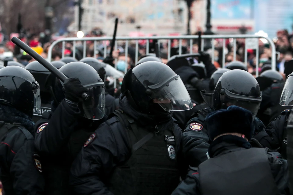 СК завершил следствие по делу участника акции в Москве, ударившего сотрудника Росгвардии.