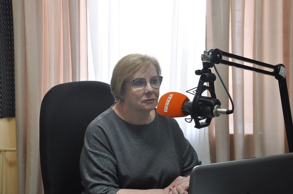 Министр образования Пермского края Раиса Кассина во время прямого эфира на Радио "КП".
