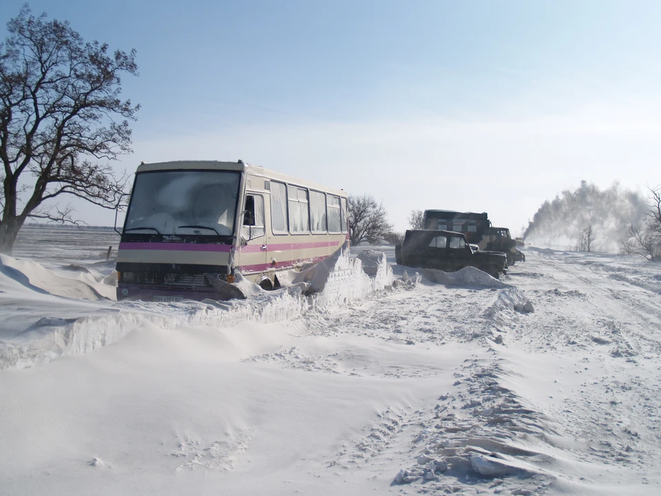 В непогоду повышаются риски аварий на сетях энергоснабжения и автодорогах. Фото: ГУ МЧС в РК