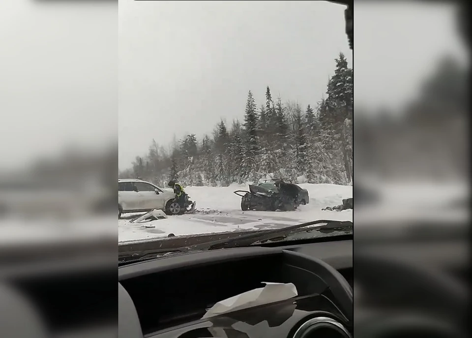 В ДТП погиб 35-летний мужчина. Фото: кадр видео Вконтакте "ЧП ДТП Пермь".