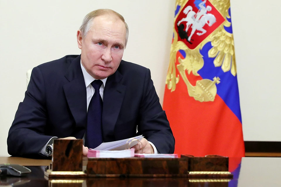 Президент России Владимир Путин во время видеоконференции с руководителями фракций Госдумы РФ в резиденции Ново-Огарево. Фото: Михаил Климентьев/ТАСС