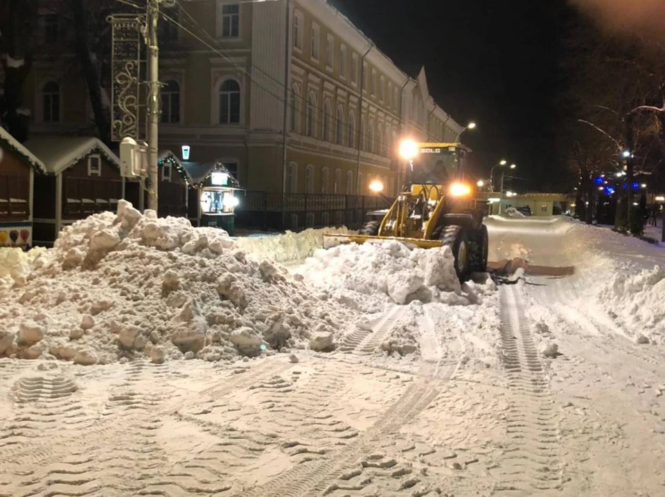 В Смоленске продолжается борьба с последствиями непогоды. Фото: smolensk.er.ru.