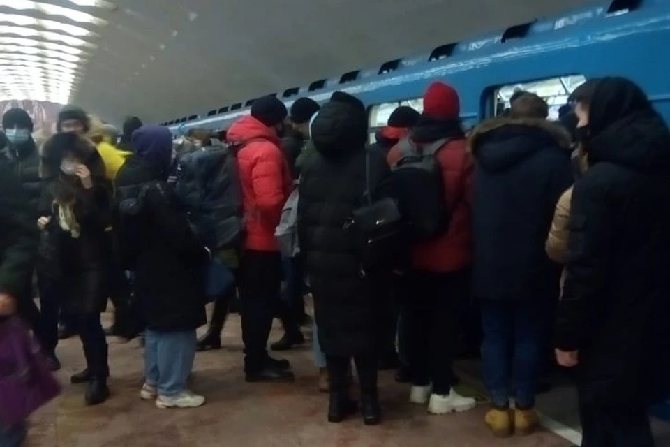 Из-за непогода новосибирцы столпились в метро. Фото: читательница КП-Новосибирск