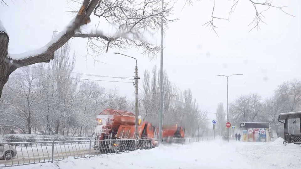 Город ждет пока расчистят трассу от снега. Фото: администрация Феодосии