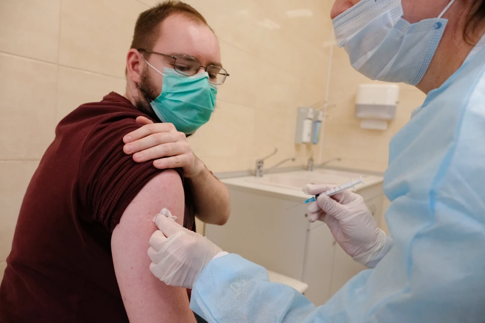В Петербурге вакцинировали от COVID-19 уже больше 217 тысяч человек.