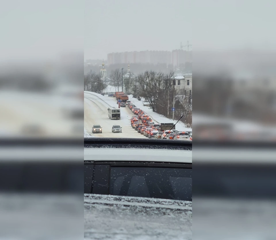 «Здоровенные пробки». В первый рабочий день весь Смоленск оказался скован пробками. Фото: Drive2-Smolensk.