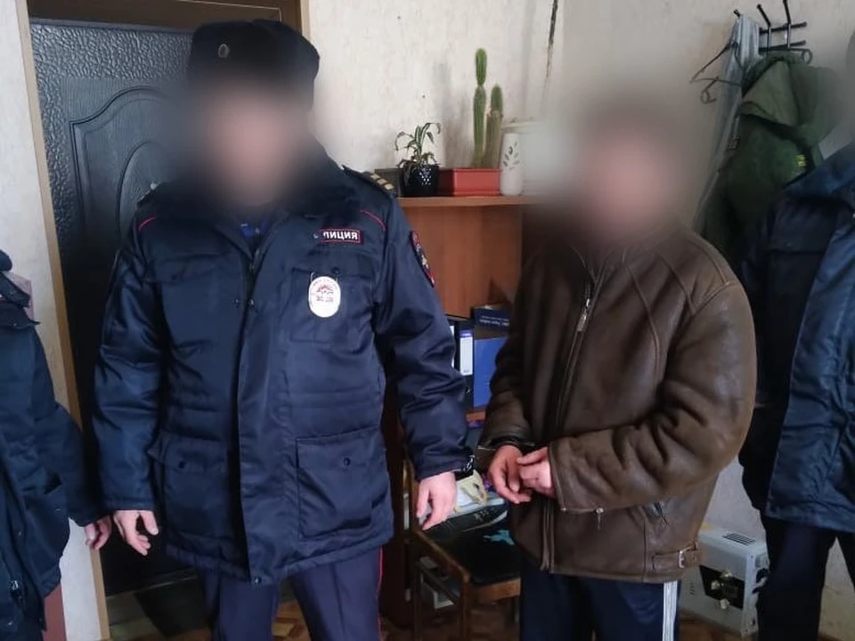 Мужчина зарезал односельчанина у него дома