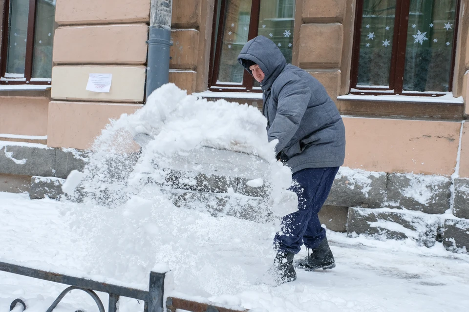 Более 120 тысяч "кубов" снега вывезли из Петербурга с 21 по 23 февраля