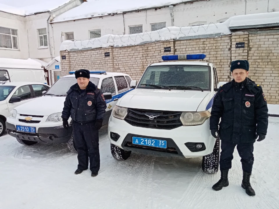 Андрей Пожарищенский и Денис Кульневский вместе с добровольцем сумели отыскать замерзающего
