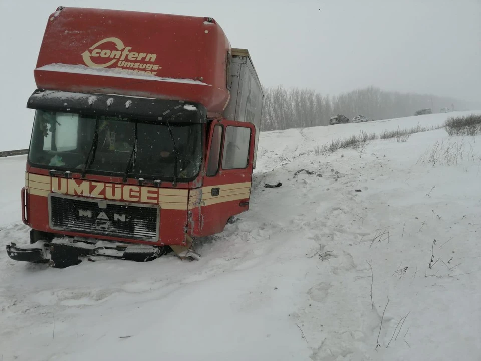 Водитель УАЗ выехал на встречную полосу