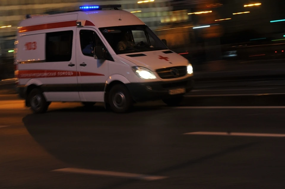 В больницу с травмами увезли 33-летнего мужчину.