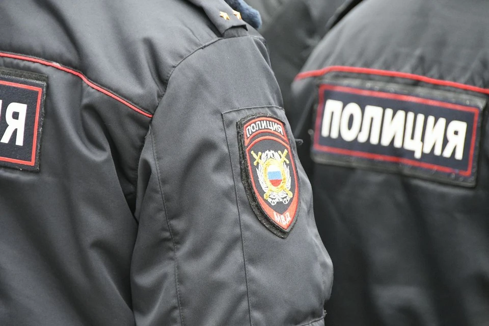 Яблоко раздора: в Тульской области из-за парня девушка исписала оскорблениями стены в подъезде соперницы