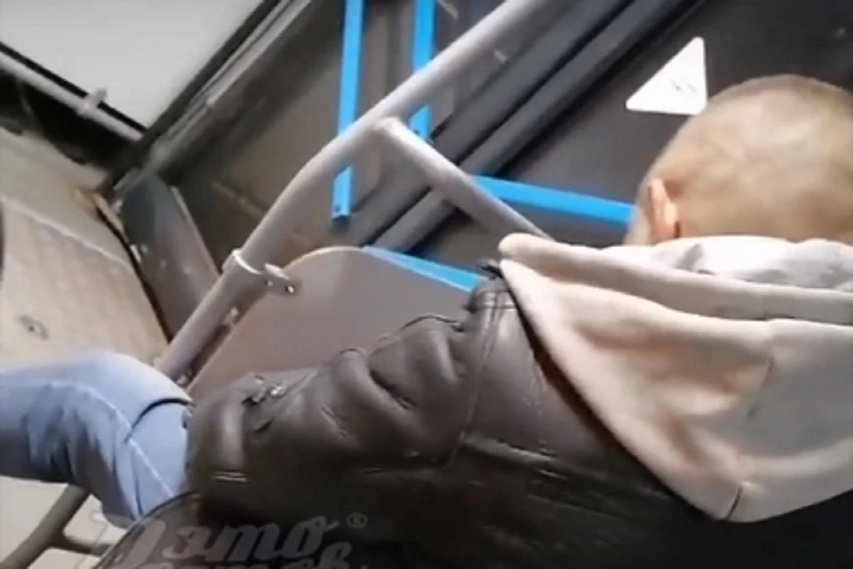 В Ростове любителя "Бременских музыкантов" выкинули из автобуса. Фото: соцсети - "Это Ростов"