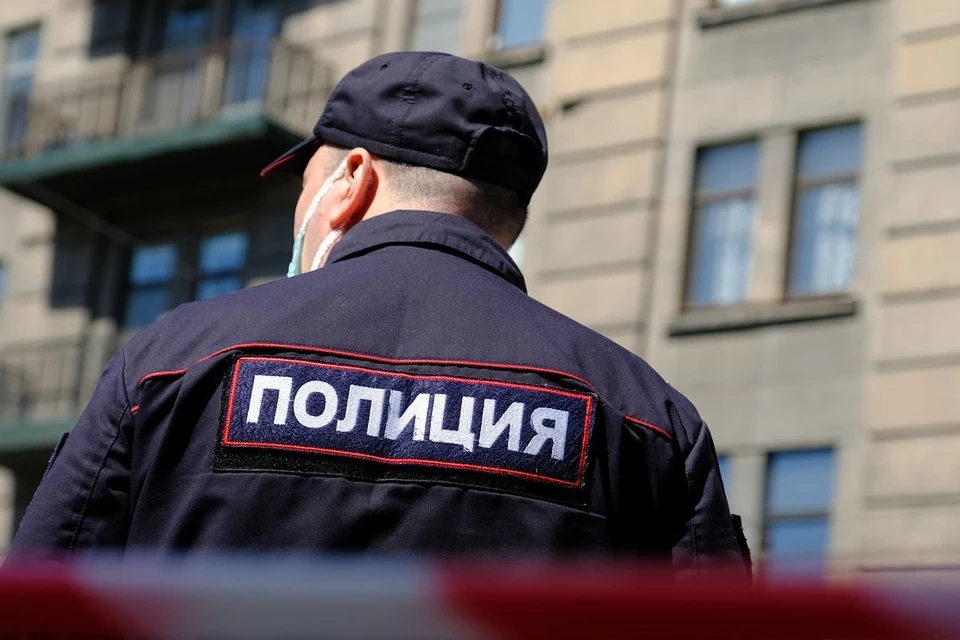 Мужчина ударил полицейского в метро.