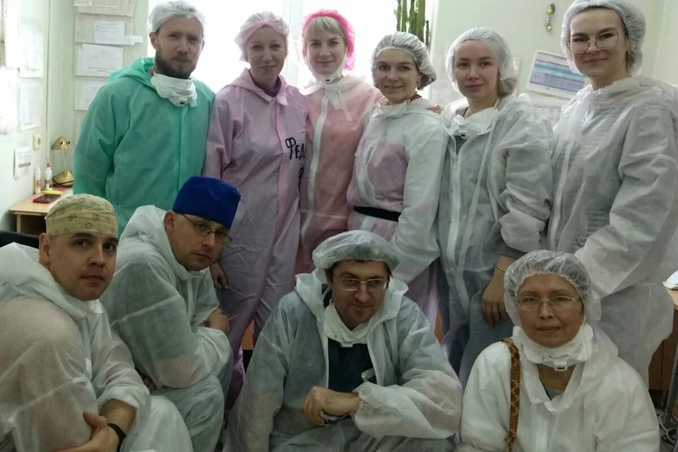 Владимир Мартов (в центре) с коллекгами. Фото: личная страница Владимира Мартова в Facebook.