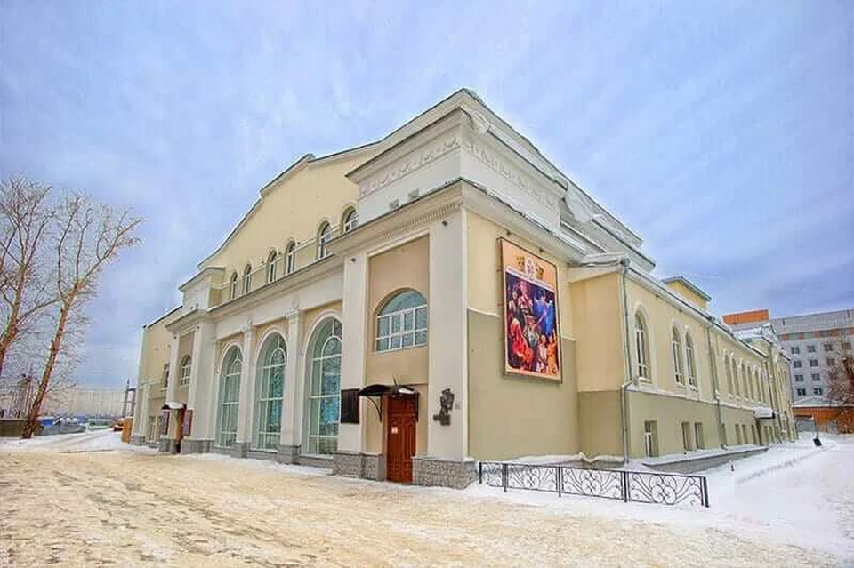 Уточняется, что спектакли большой сцены ТЮЗ переносит на другие площадки.