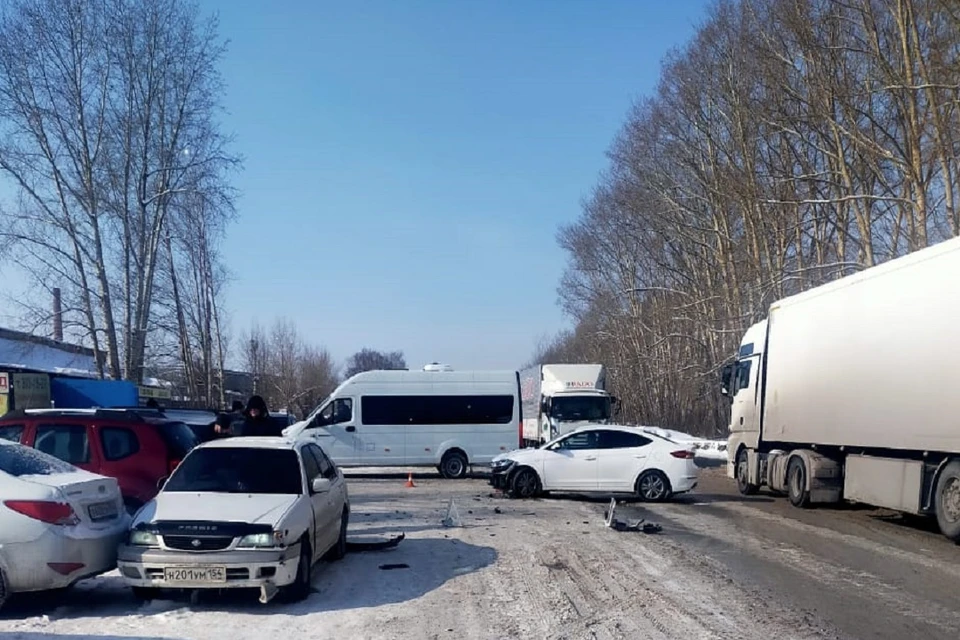 В Новосибирске иномарку отбросило на девушку-пешехода. Фото: ГИБДД по Новосибирской области