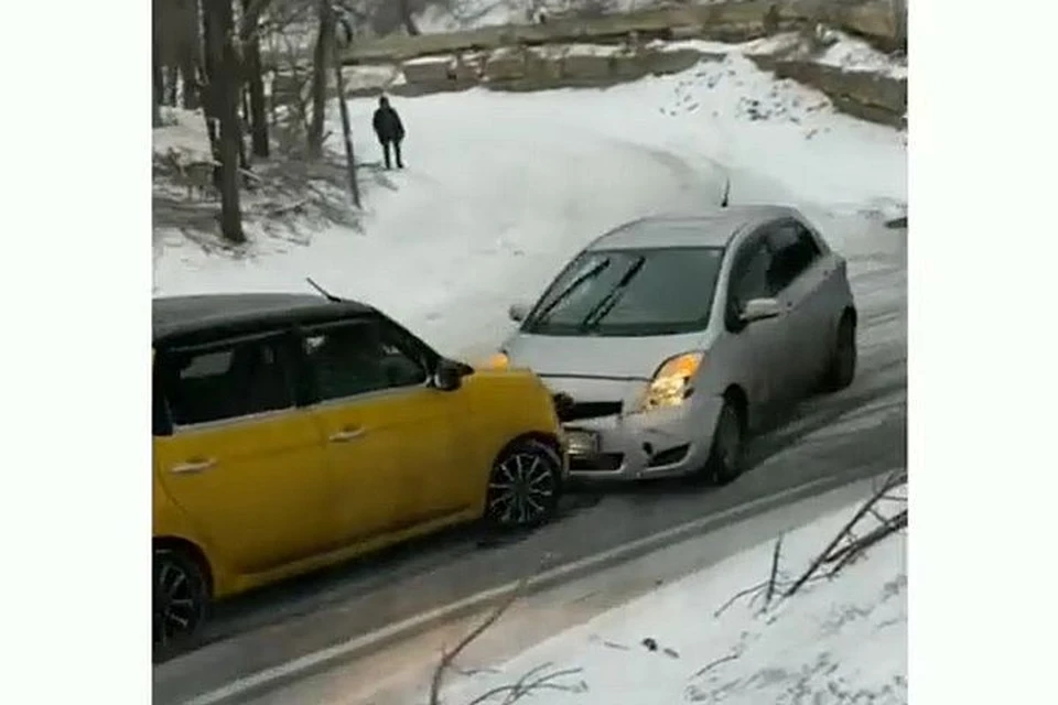 Авто сносит друг на друга