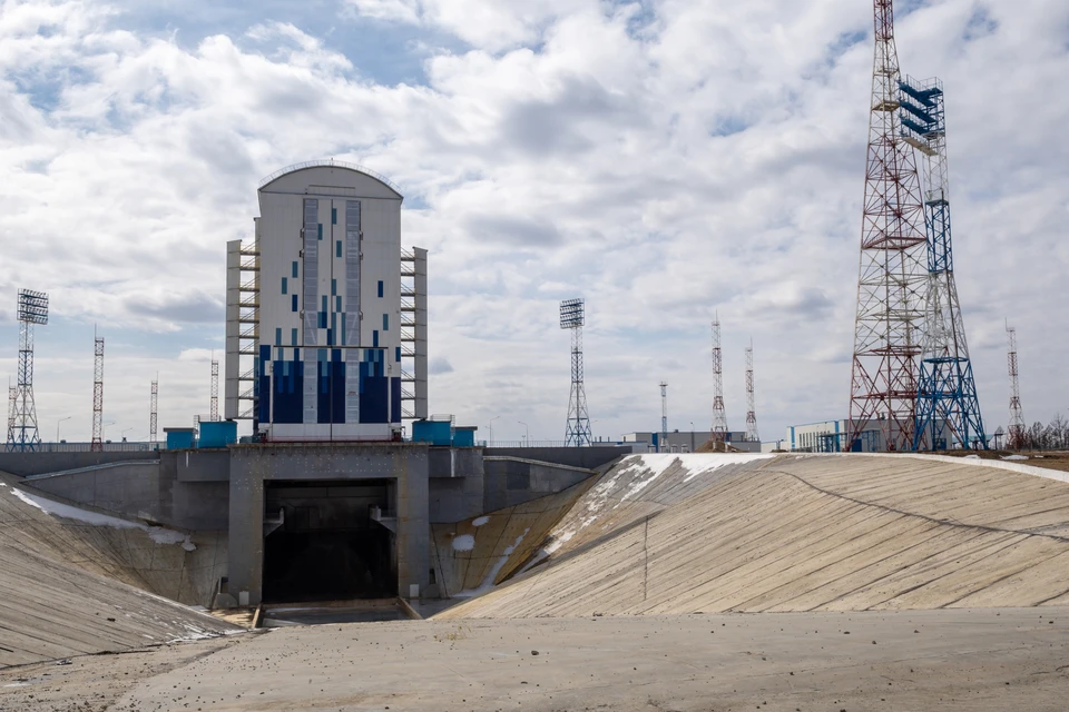 Космодром хищения. Юстировочная вышка космодром Восточный. Космодром Восточный воровство. Космодром Восточный уголовное дело 2021. Фото ГИНЗБУРГА растрата космодрома.