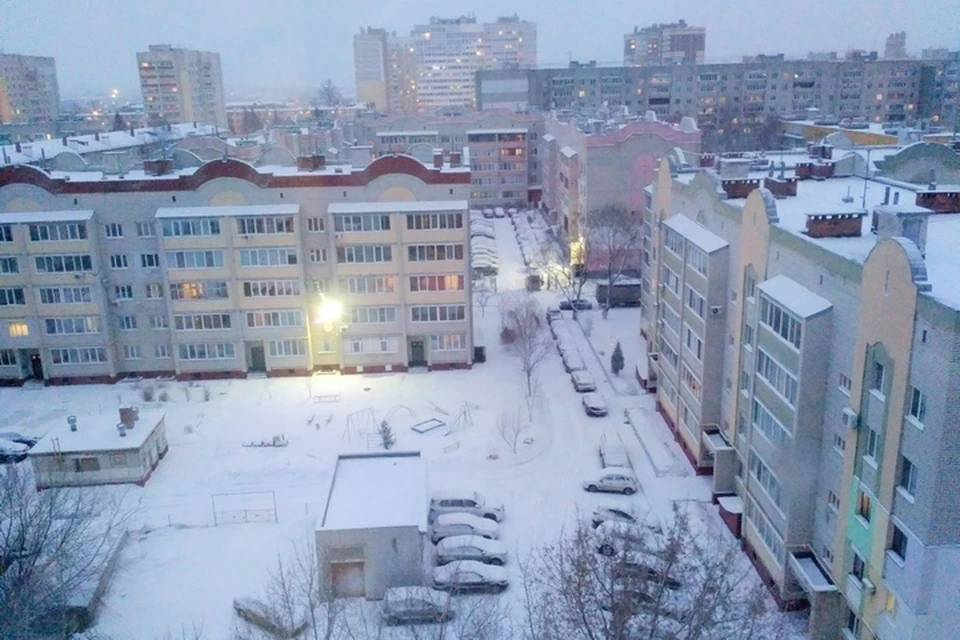 Мощный снегопад обрушился на Брянск накануне главного весеннего праздника.