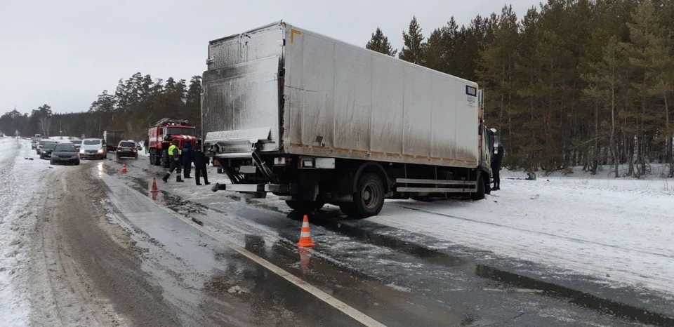 Легковушка влетела под грузовик. Фото: ГУ МВД РФ по Самарской области