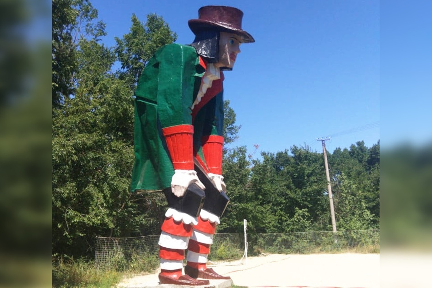 Сейчас люди по-прежнему любят фотографироваться рядом с Гулливером. Фото: vk.com/rostovnadonu