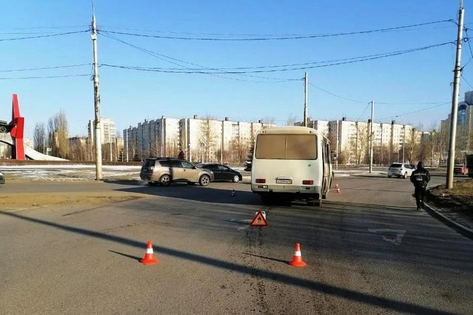 В Липецке легковушка столкнулась с ПАЗом