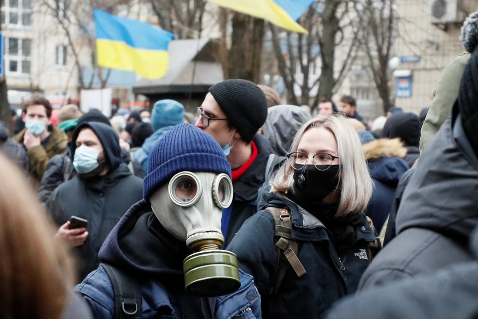 Во время митинга в поддержку националиста Сергея Стерненко в Киеве.