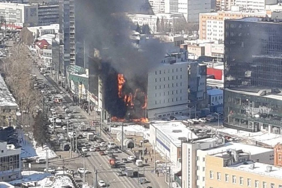 Пожар видно с разных точек города ФОТО: Александр Терентьев, "Самара Life"