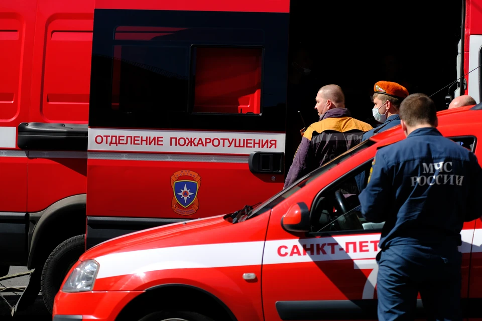 В ТРЦ на севере Петербурга произошел пожар