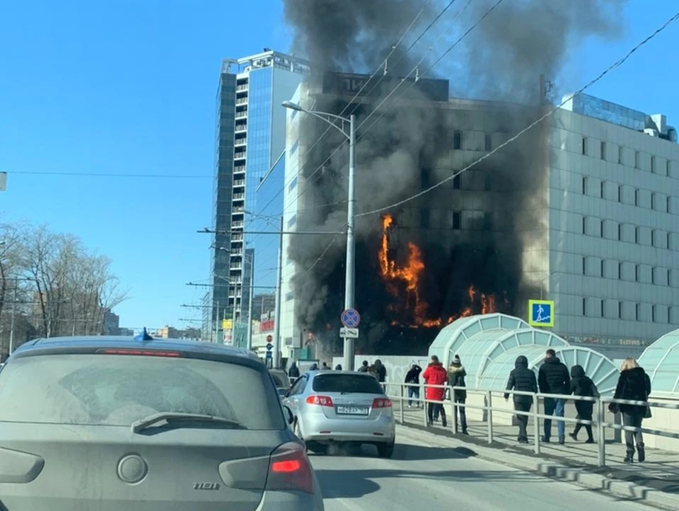 Здание вспыхнуло, как спичка Фото: очевидцы