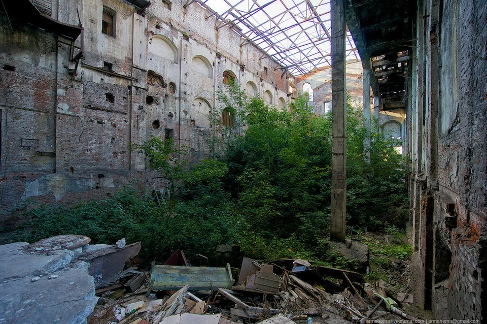 Такая «красота» находится на улице Тухачевского. Фото: omchanin.livejournal.com