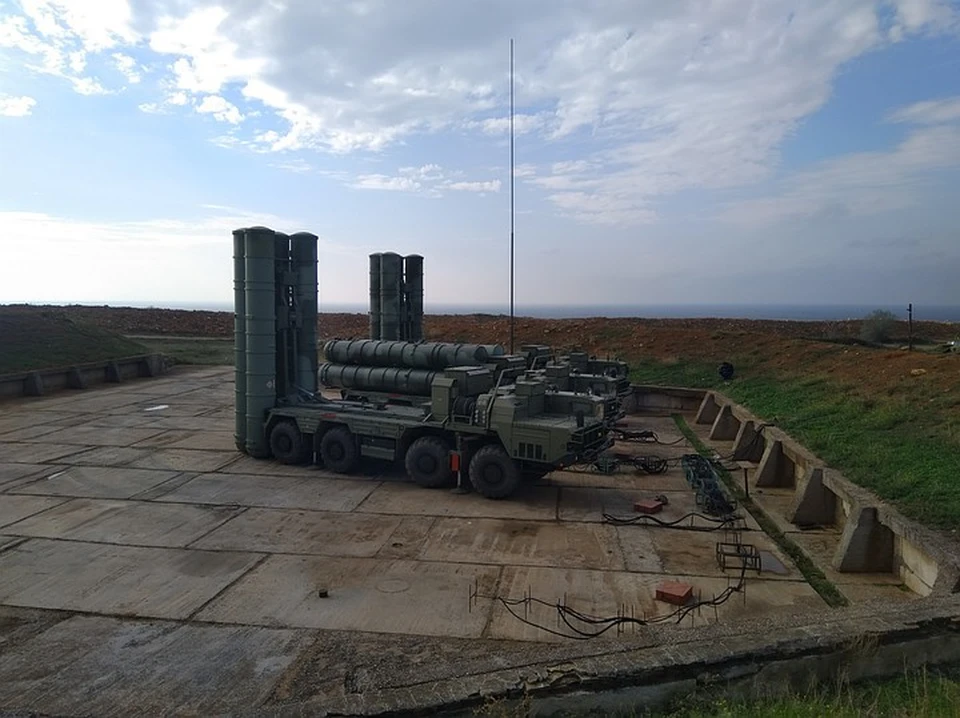 Зенитная ракетная система С-400 «Триумф» была принята на вооружение 28 апреля 2007 года.