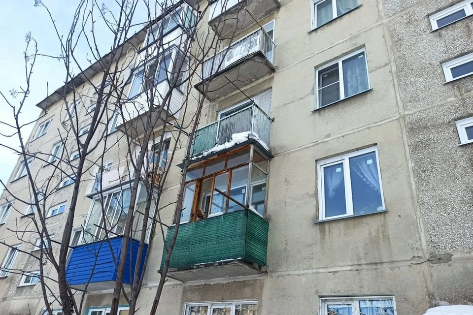 Семья жила на втором этаже пятиэтажки.