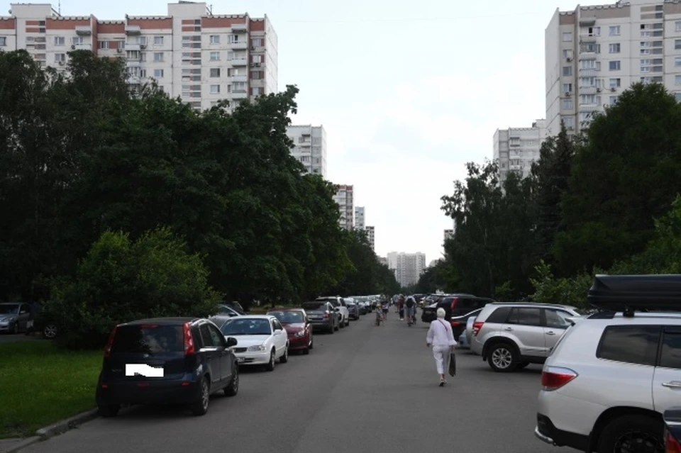 Ростовчане просят запретить парковку автомобилей на улице Налбандяна