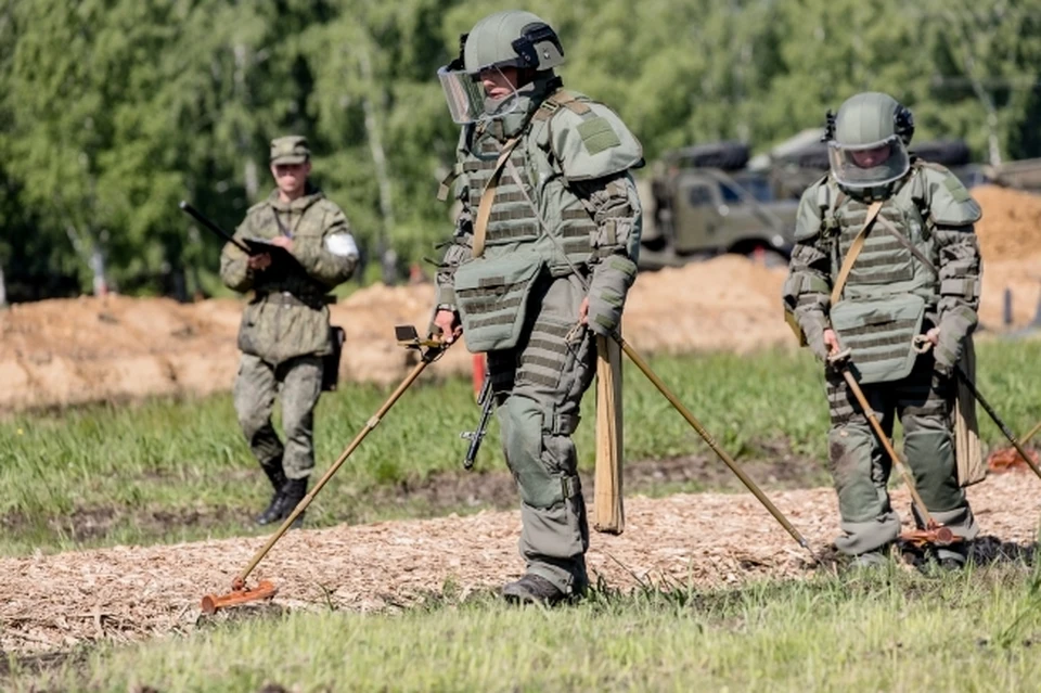 Российские саперы уничтожили в Сирии пещеру боевиков