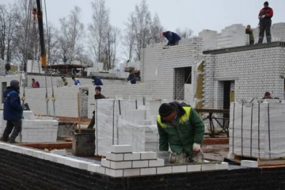 В поселке Навля Брянской области в школе строят новый корпус. Фото: "Наше время".