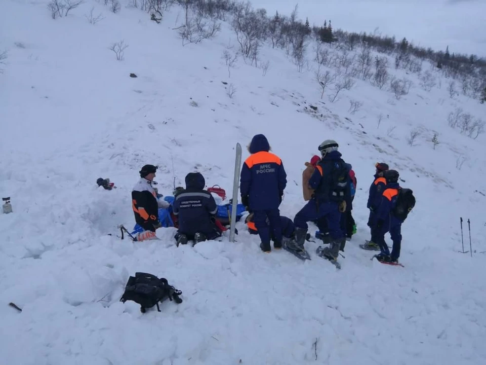 Попавшую под снежную массу Диану пытались спасти 12 часов. Фото: СКР по Мурманской области