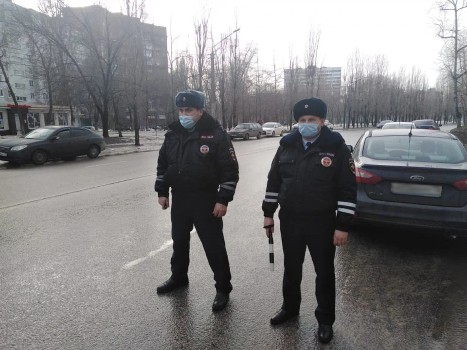 Пешеходам, чтобы не стать жертвами ДТП, нужно самим не нарушать правила. 26 человек, забывших об этом, автоинспекторы оштрафовали.