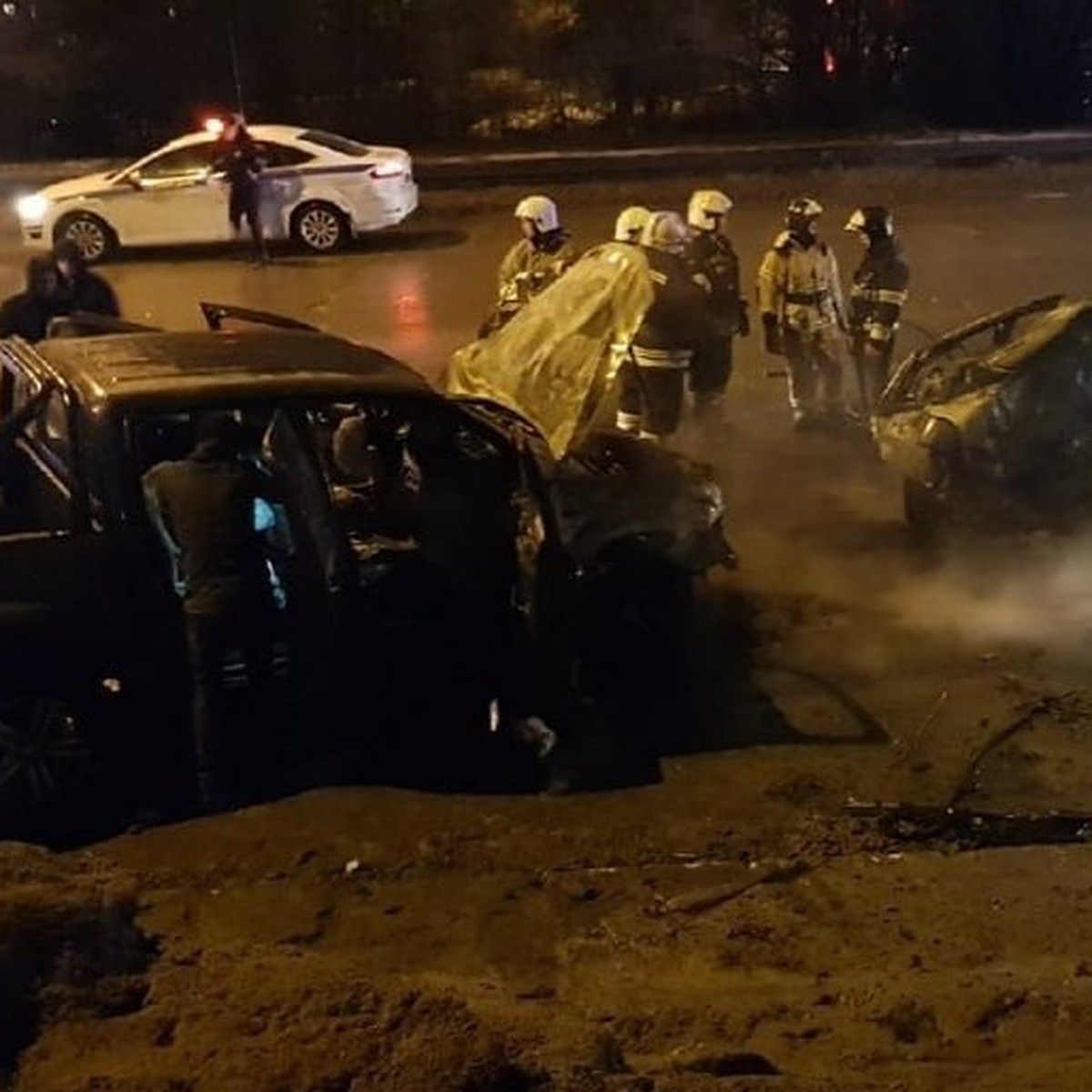 Водитель сгорел в салоне Nissan Almera на балаковском мосту - KP.RU