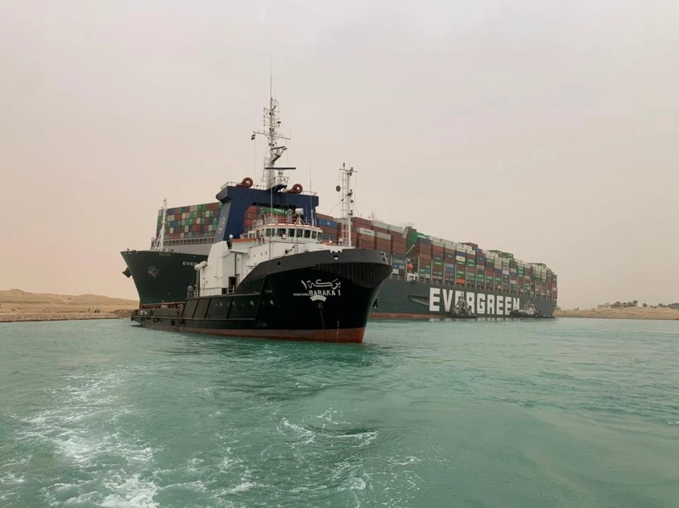 Цены на нефть выросли на 5% на фоне блокировки Суэцкого канала